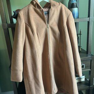 Hooded coat with pockets